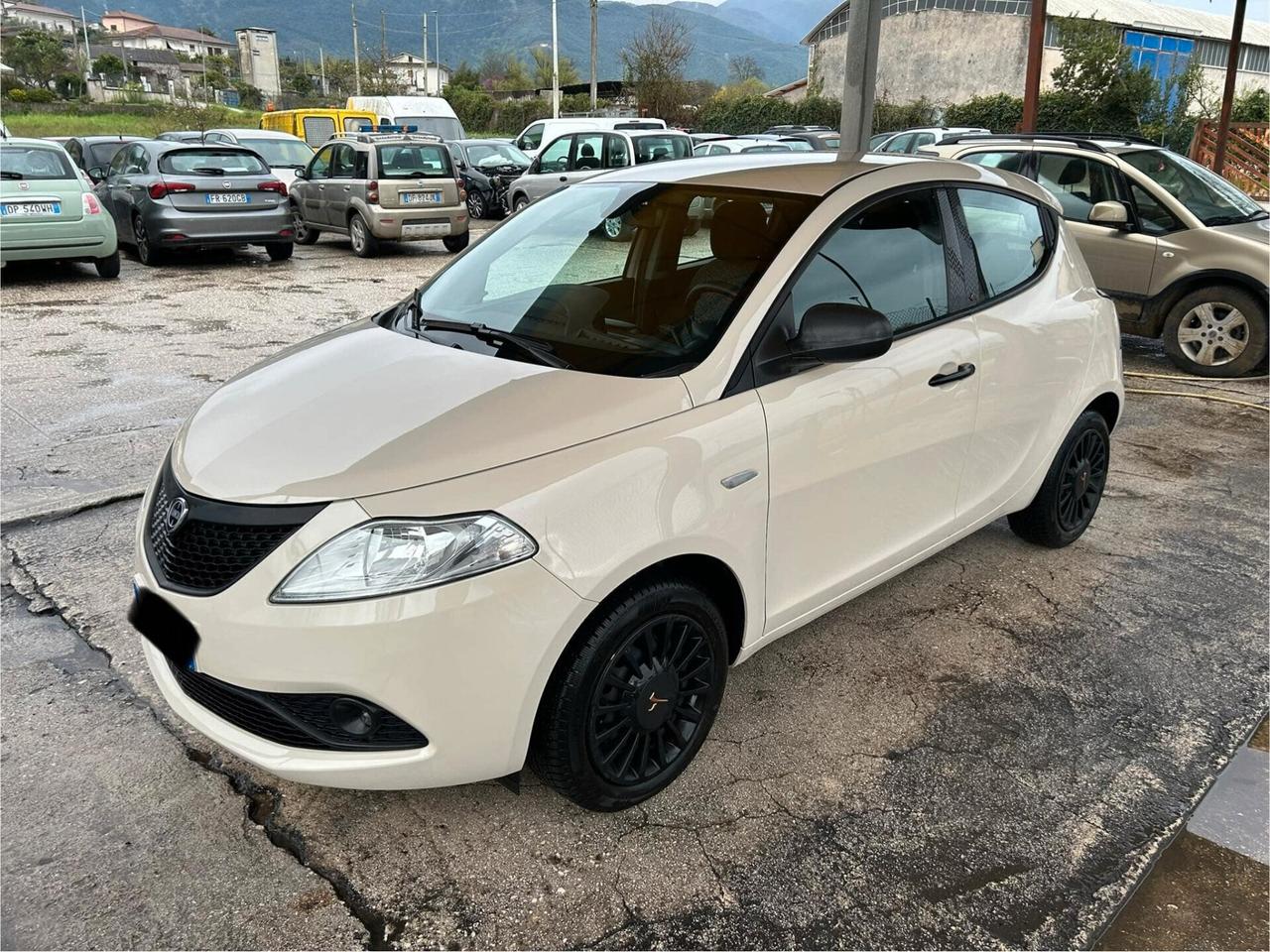 Lancia Ypsilon 1.2 69 CV 5 porte GPL Ecochic Monogram