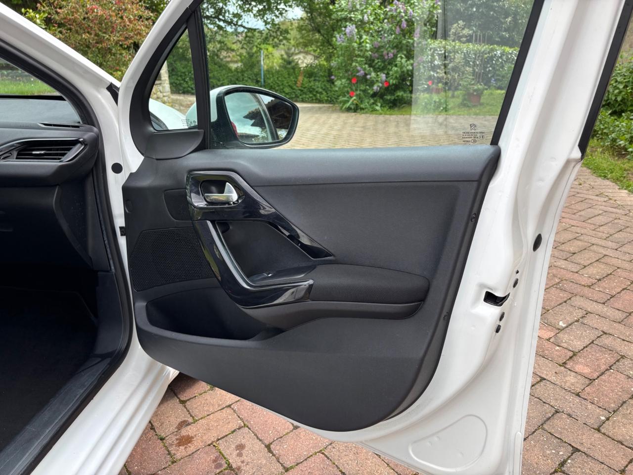 Peugeot 208 1.4 HDi 68 CV 5 p. 45.000 Km OK NEOPATENTATI