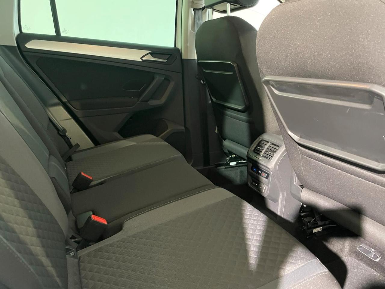 Volkswagen Tiguan R-LINE 2.0 TDI 150CV DSG IVA ESPOSTA