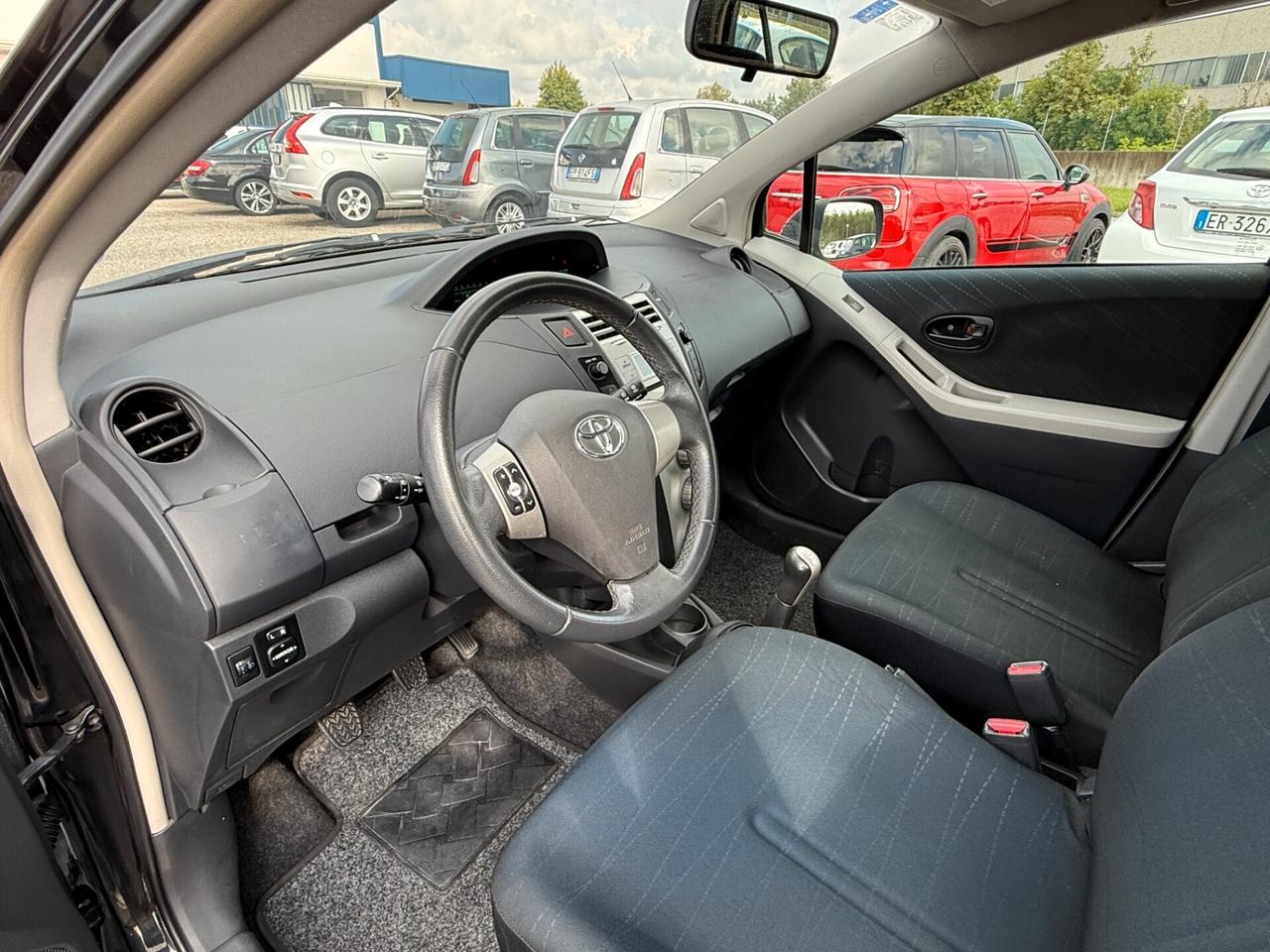 Toyota Yaris 1.0 5 porte