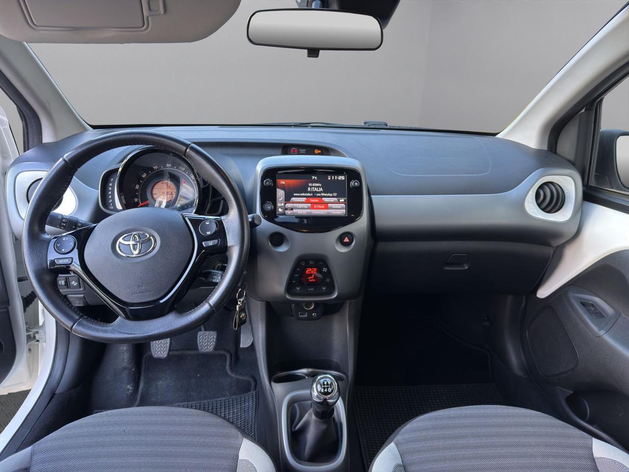 Toyota Aygo 5p 1.0 x-play 72cv