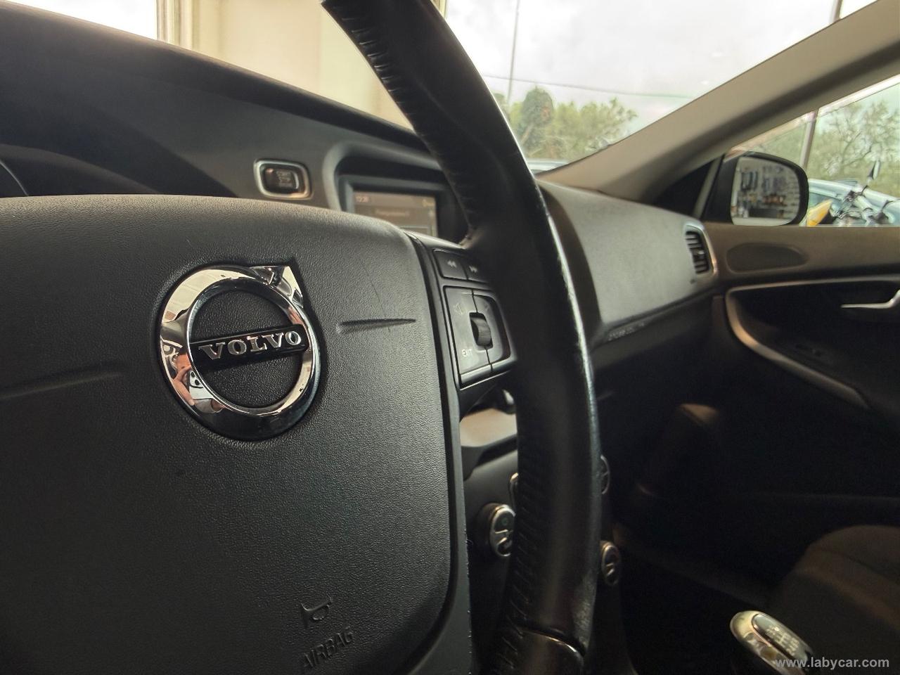 VOLVO V40 Cross Country D2 Summum