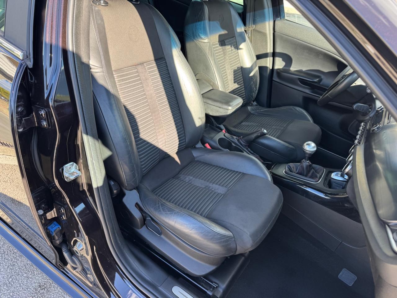 Alfa Romeo Giulietta 1.6 JTDm-2 105 CV, NERO ETNA, SEDILI SPORTIVI