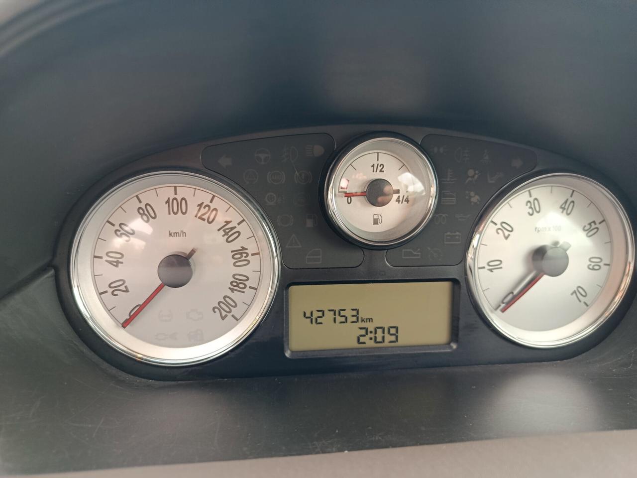 Lancia Ypsilon 1.2 versus