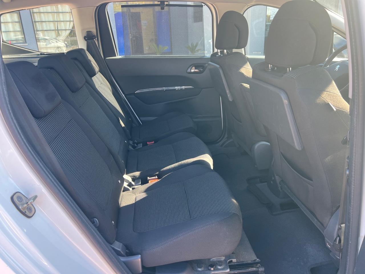 Peugeot 5008 1.6 e-HDi 112CV Stop&Start cambio robotizzato Family