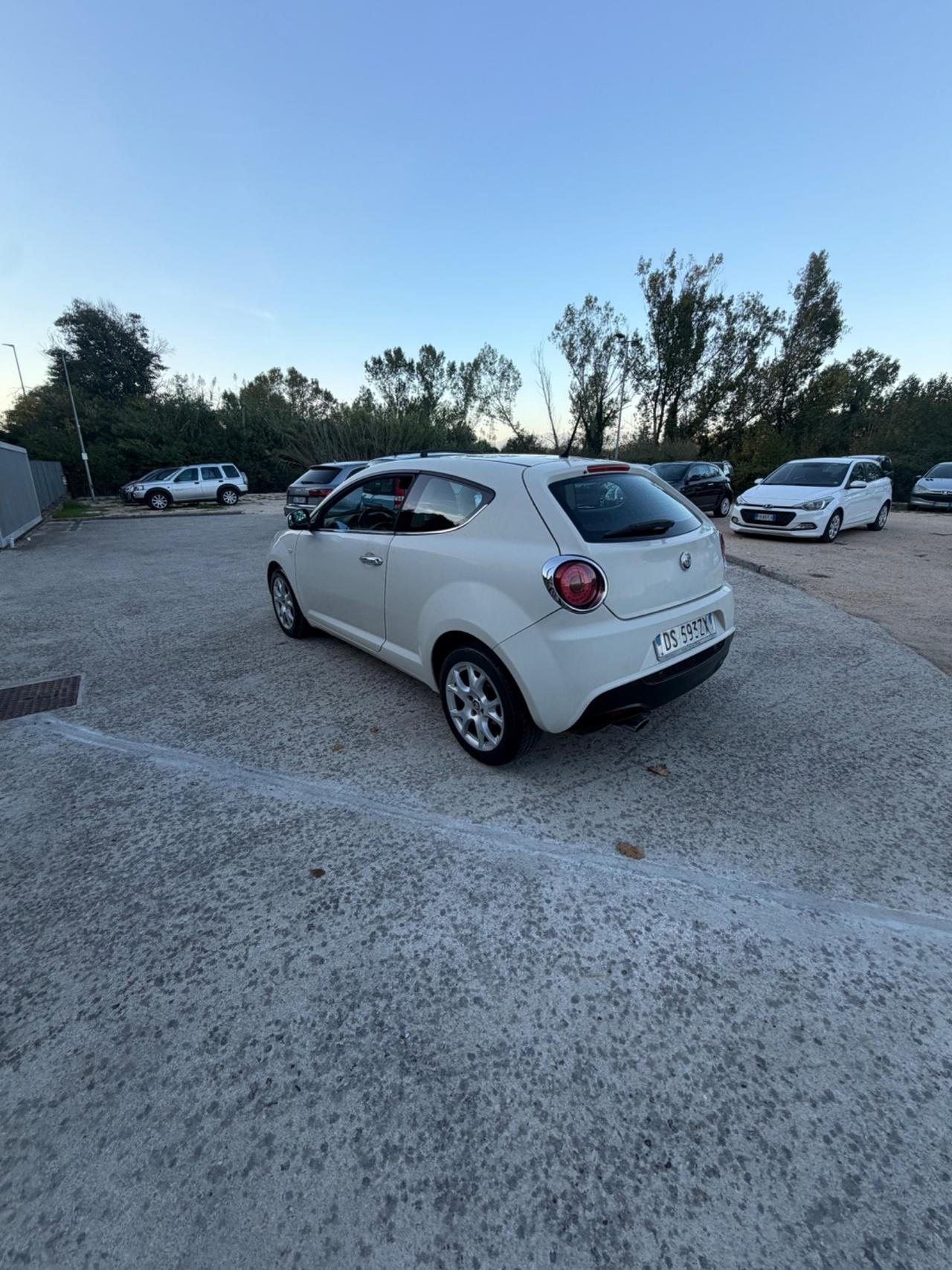Alfa Romeo MiTo 1.6 JTDm 16V Distinctive Premium Pack