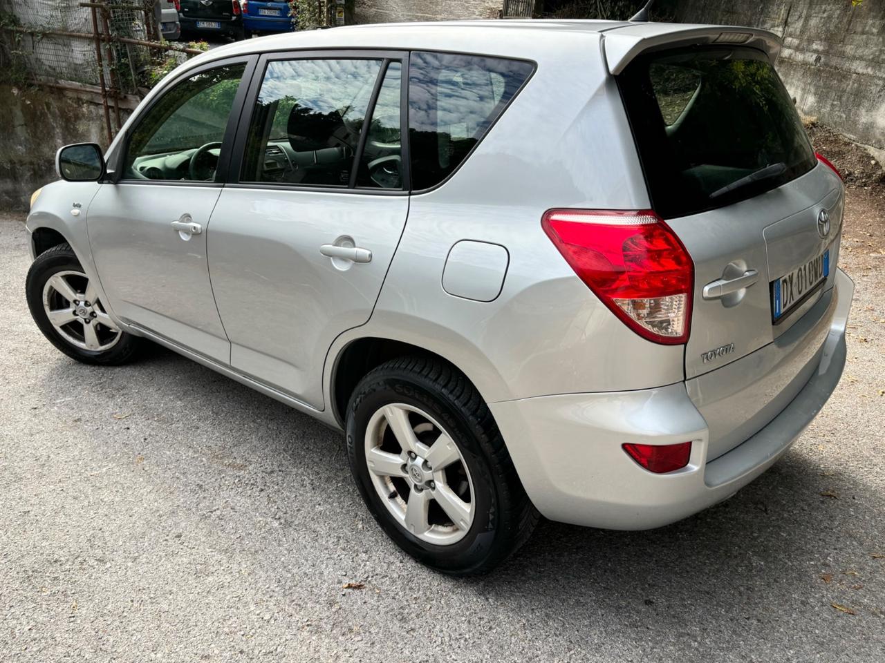 Toyota RAV 4 RAV4 2.2 D-4D 177 CV Sol Plus