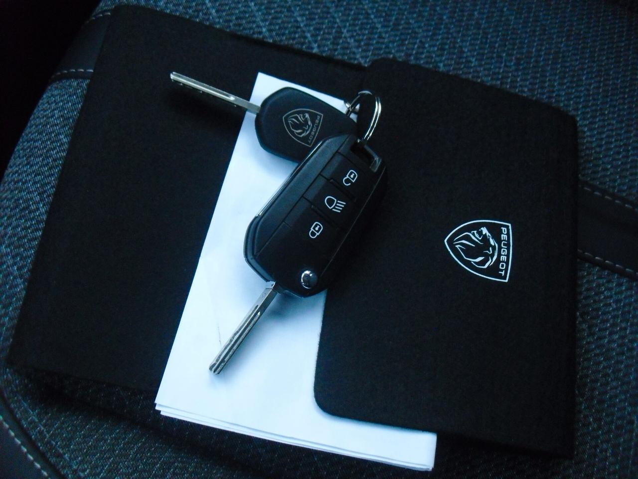 Peugeot 2008 PureTech 100 S&S Allure, FULL OPTIONAL, OTTIME CONDIZIONI!!