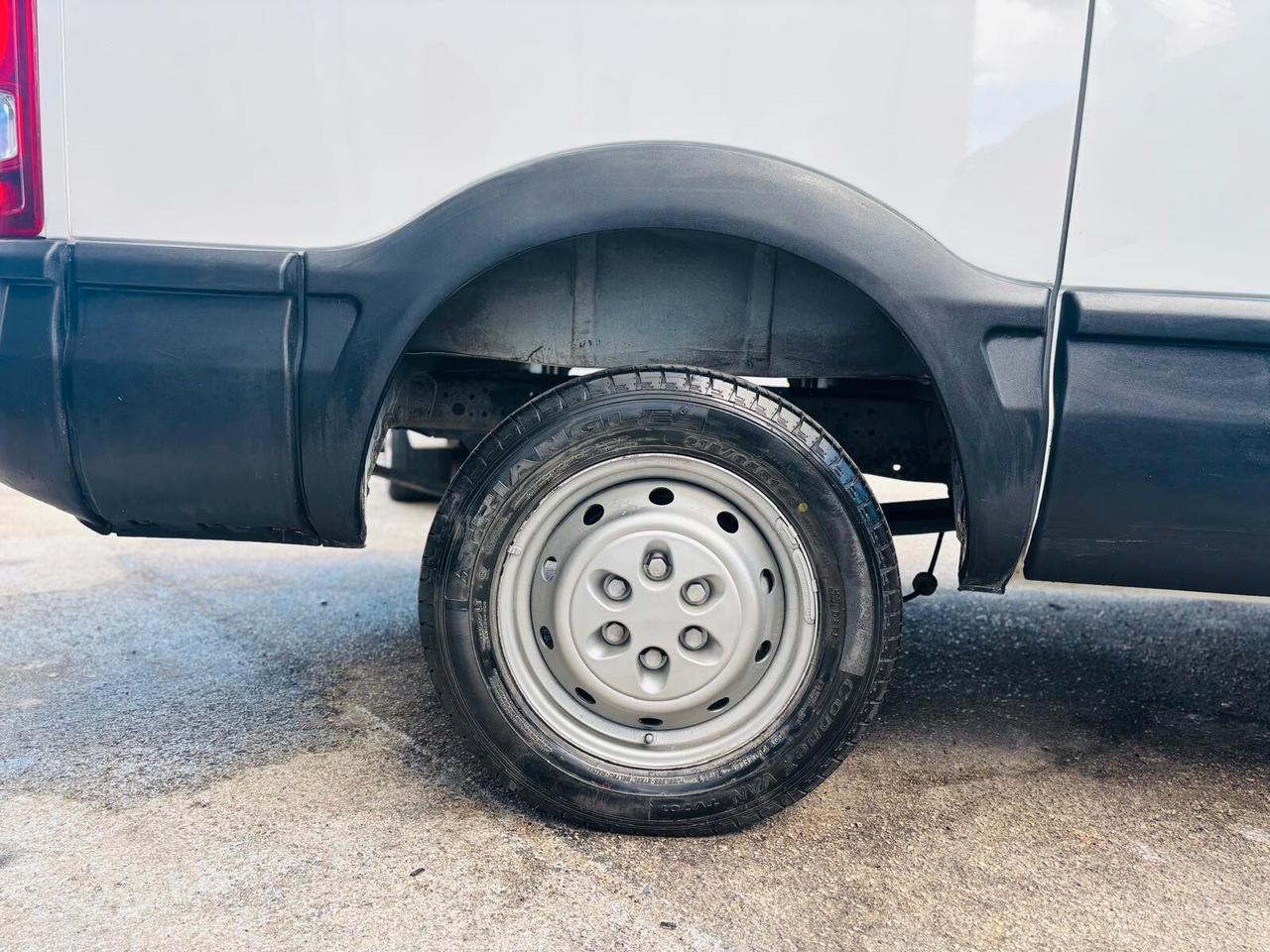 IVECO DAILY MINI VAN
