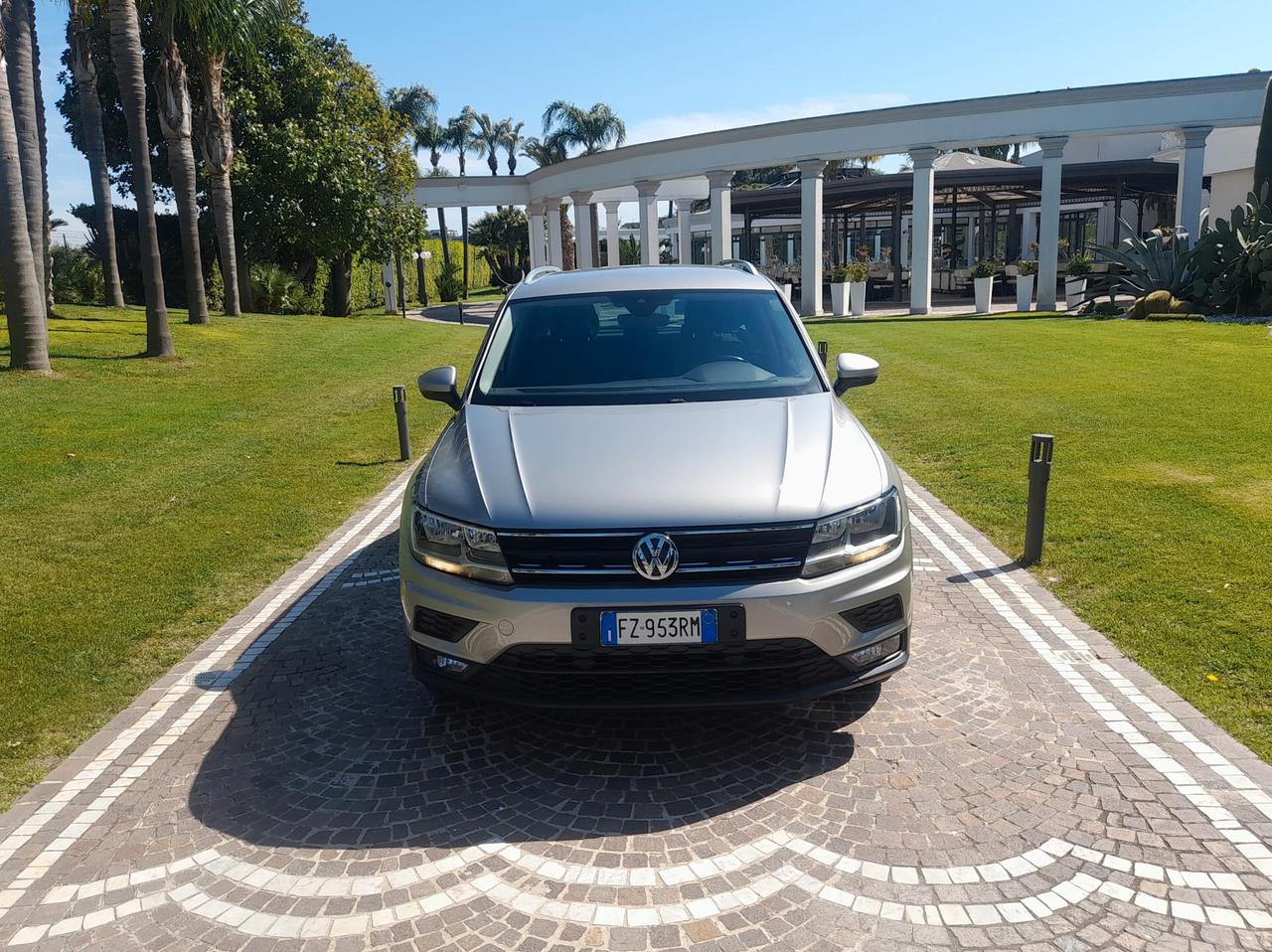Volkswagen Tiguan 2.0 TDi DSG *FULL OPT* daVETRINA