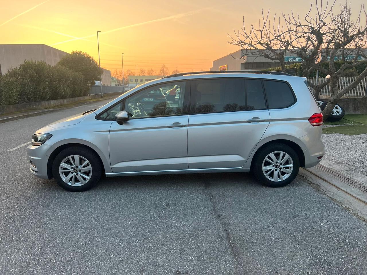 Volkswagen Touran 2.0 TDI 150 CV DSG BlueMotion Technology restyling