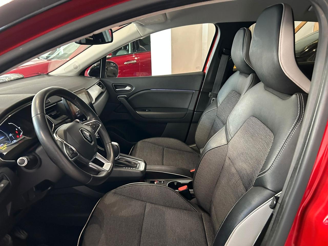 Renault Captur 1.6 E-tech Hybrid Initiale Paris NEOPATENTATI