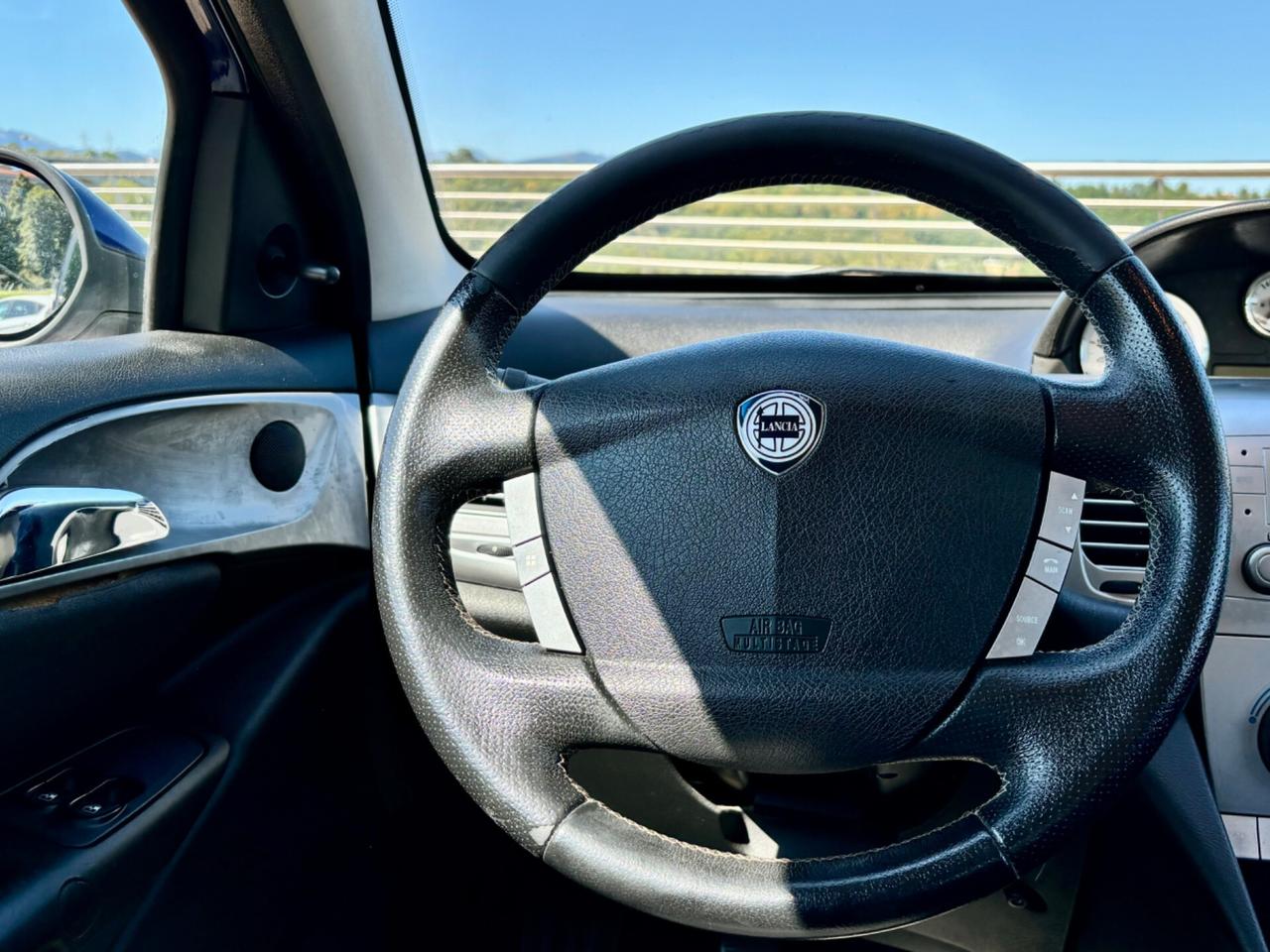 Lancia Ypsilon 1.3 MJT 90 CV Platino Catena nuova