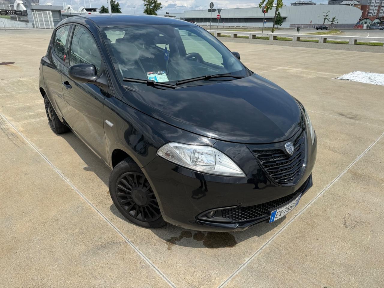 Lancia Ypsilon 1.2 69 CV 5 porte GPL Ecochic Silver