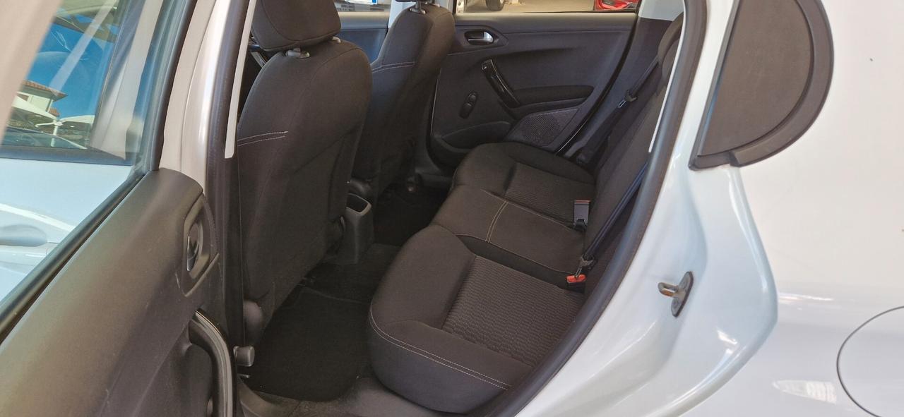 Peugeot 208 PureTech 82cv 5 porte Allure