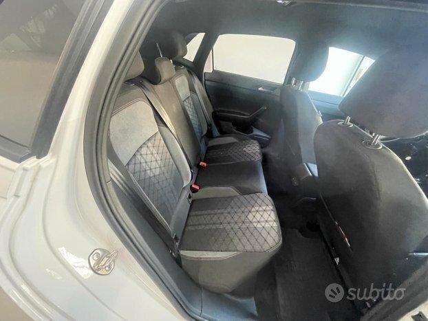 Volkswagen Polo 1.0 TSI DSG R-Line