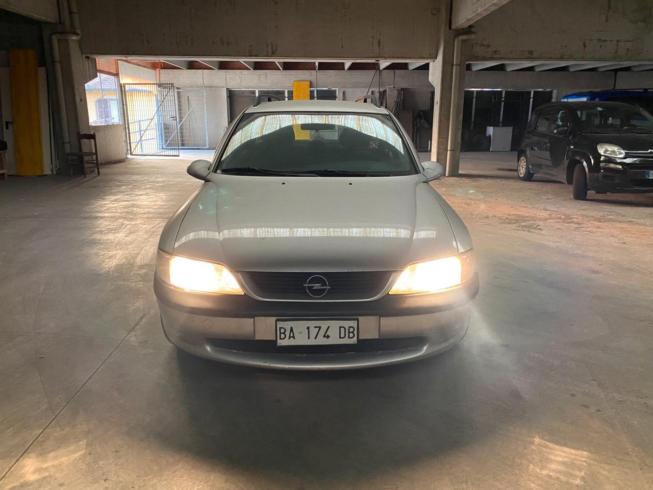 Opel Vectra 1.8i 16V cat S.W. CD