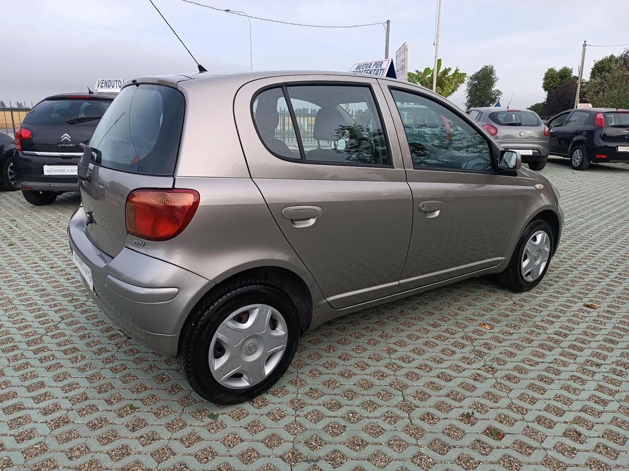 Toyota Yaris 1.0i 16V cat 5 porte Sol