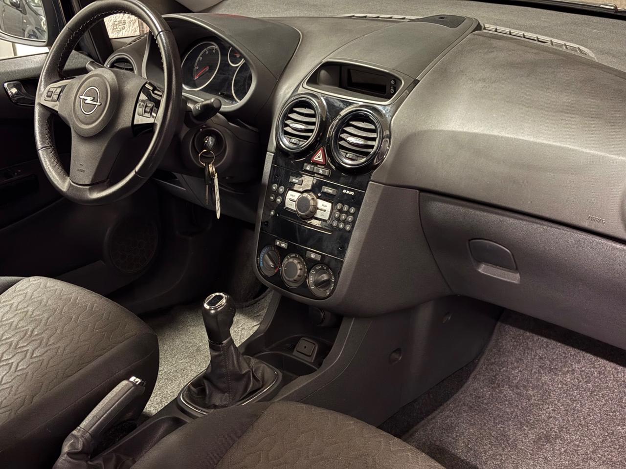 Opel Corsa 1.2 3 porte b-color