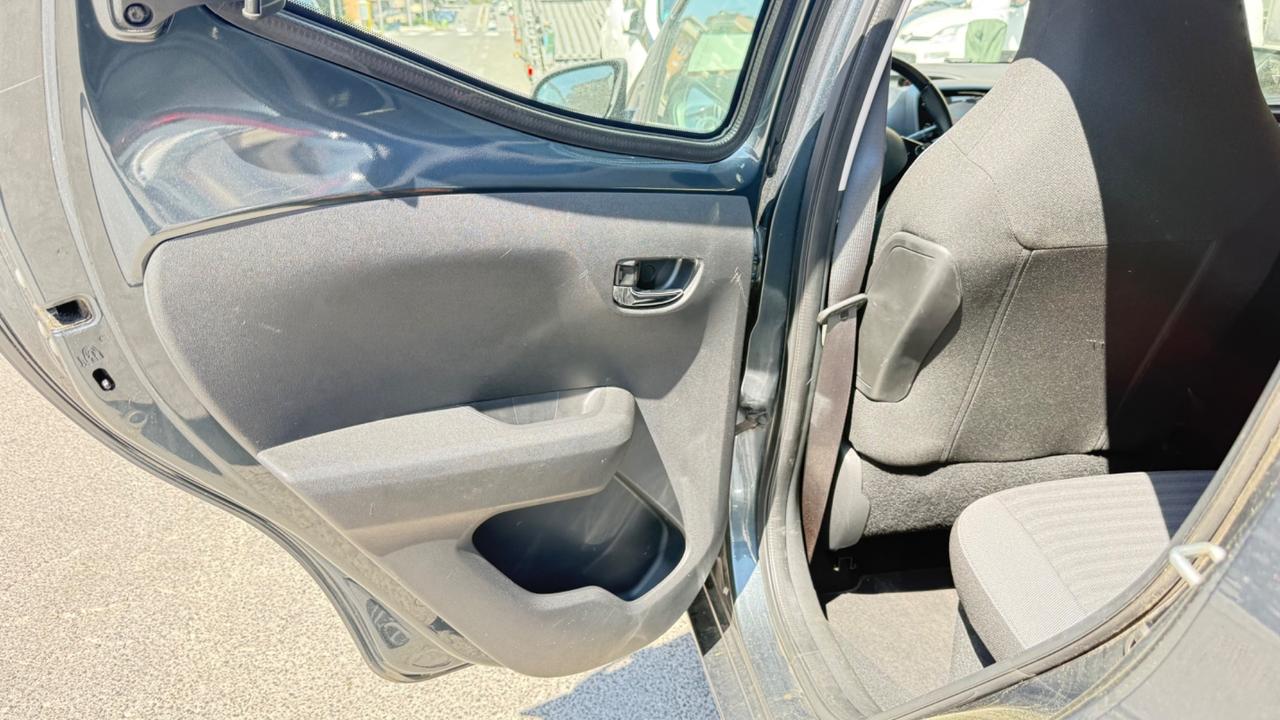 Toyota Aygo 1.0 VVT-i 72 CV 5 porte x-play LED NAVI KAMERA CERCHI 16 PDC BLUETOOTH