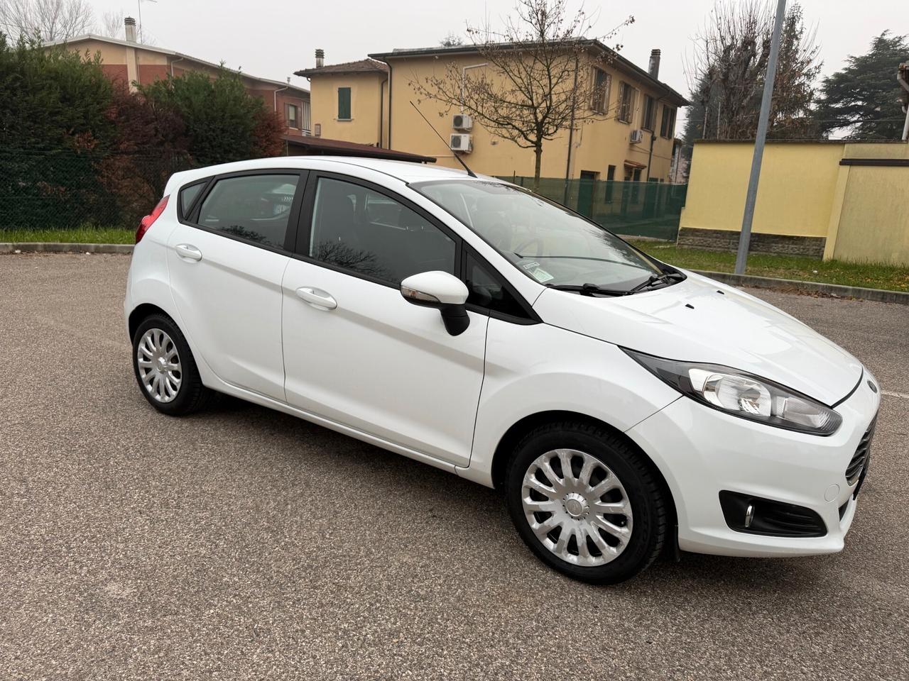Ford Fiesta 1.5 tdci - NEOPATENTATI - 12 MESI DI GARANZIA -