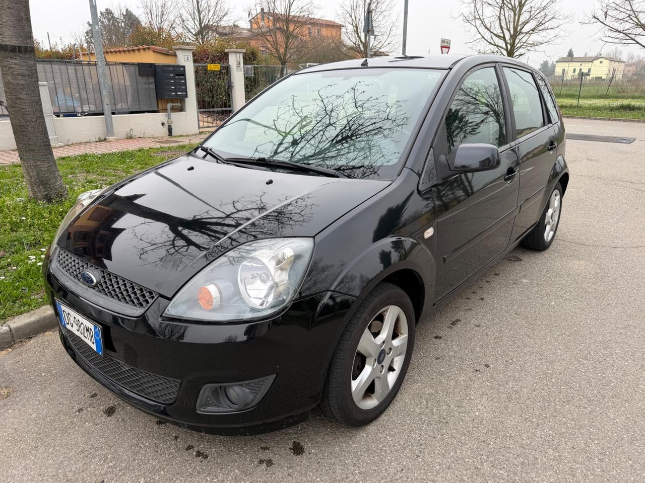 Ford Fiesta 1.4 TDCi 5P Ghia