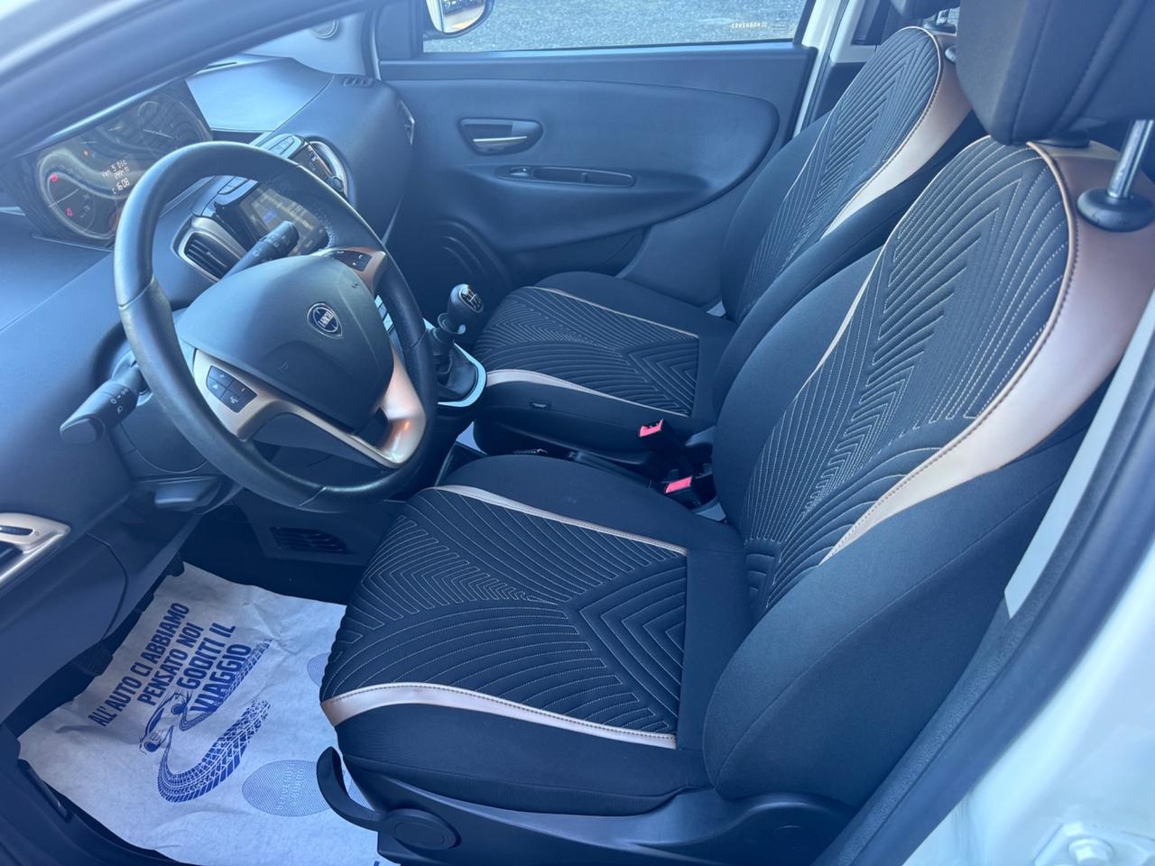 Lancia Ypsilon 1.0 Hybrid Alberta Ferretti