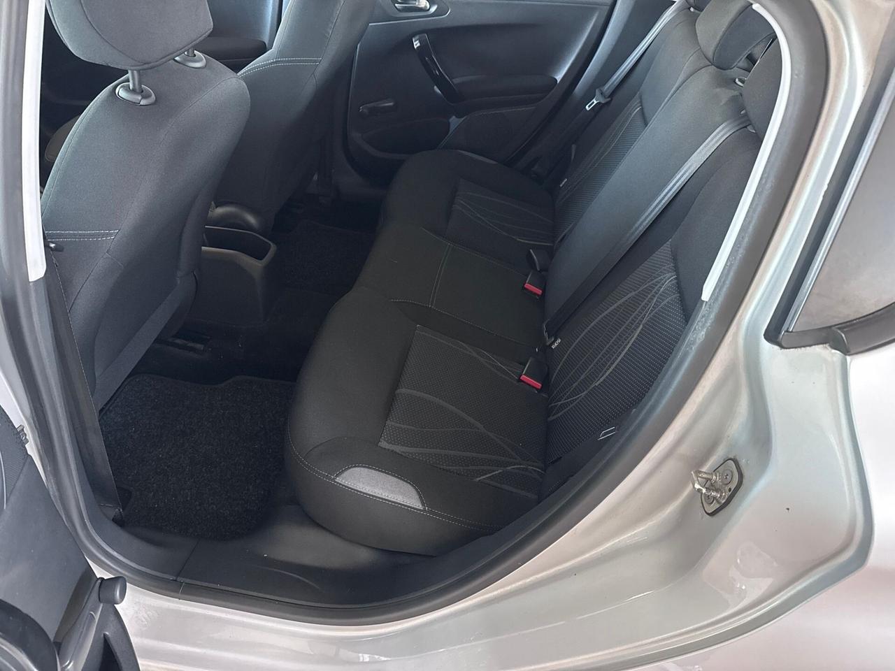 Peugeot 208 1.4 HDi 68 CV 5 porte Allure