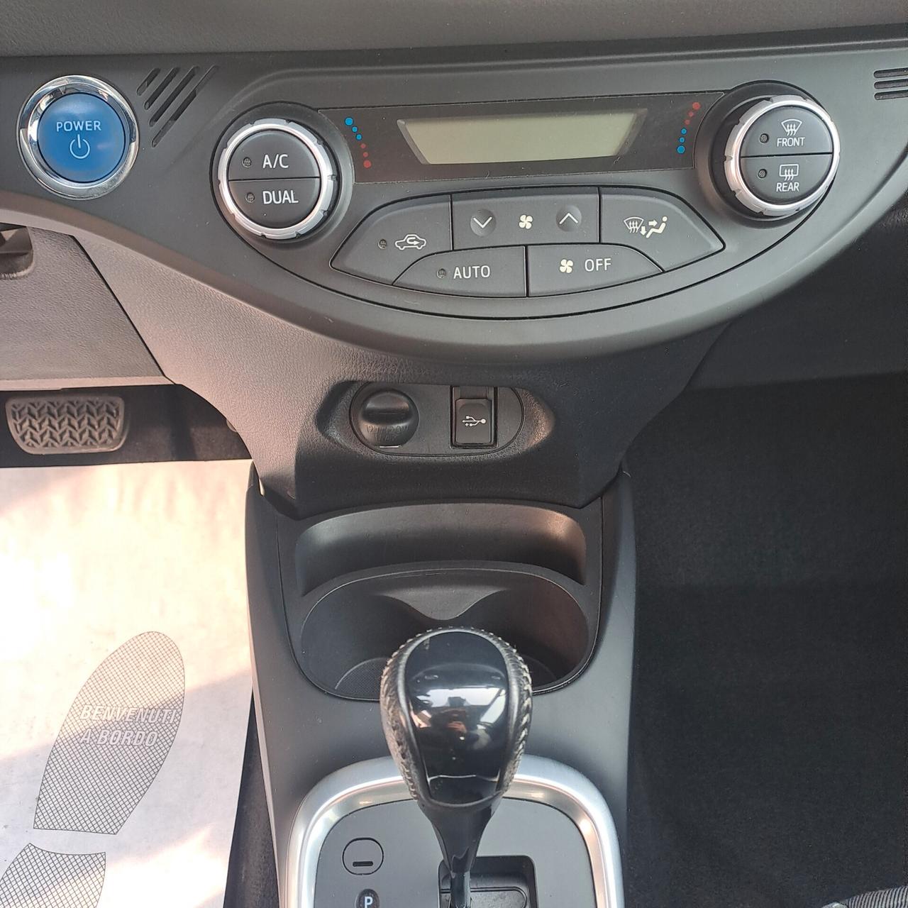 Toyota Yaris 1.5 Hybrid 73cv Business