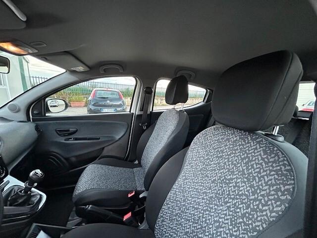 Lancia Ypsilon 1.0 FireFly 5 porte S&S Hybrid Ecochic Silver OK NEOPATENTATI