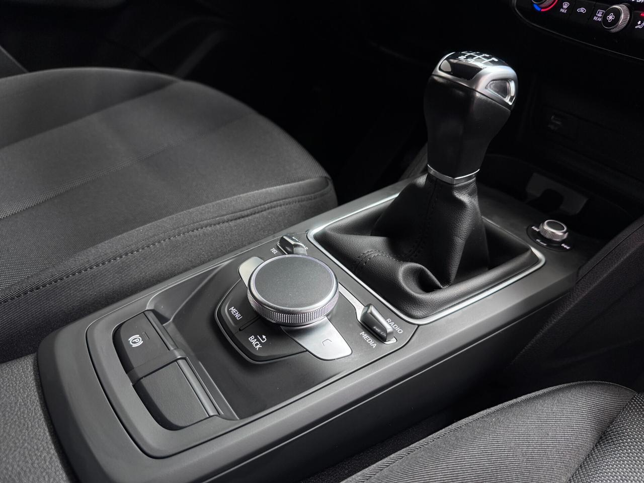 Audi Q2 30 TDI Identity Black - 2023