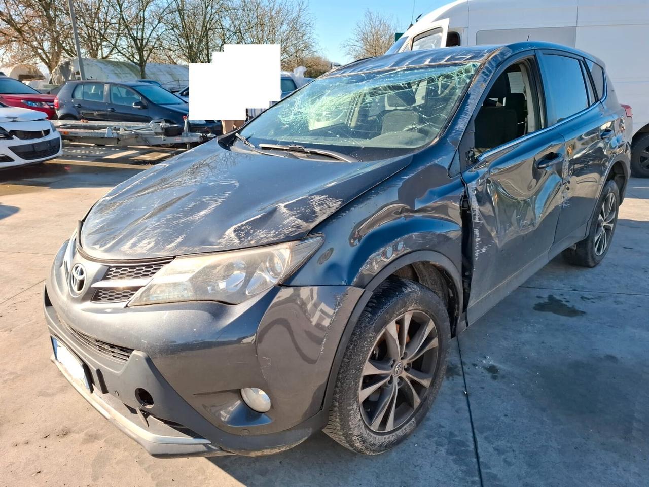 Toyota RAV 4 2.2 D-CAT 4WD - SINISTRATO