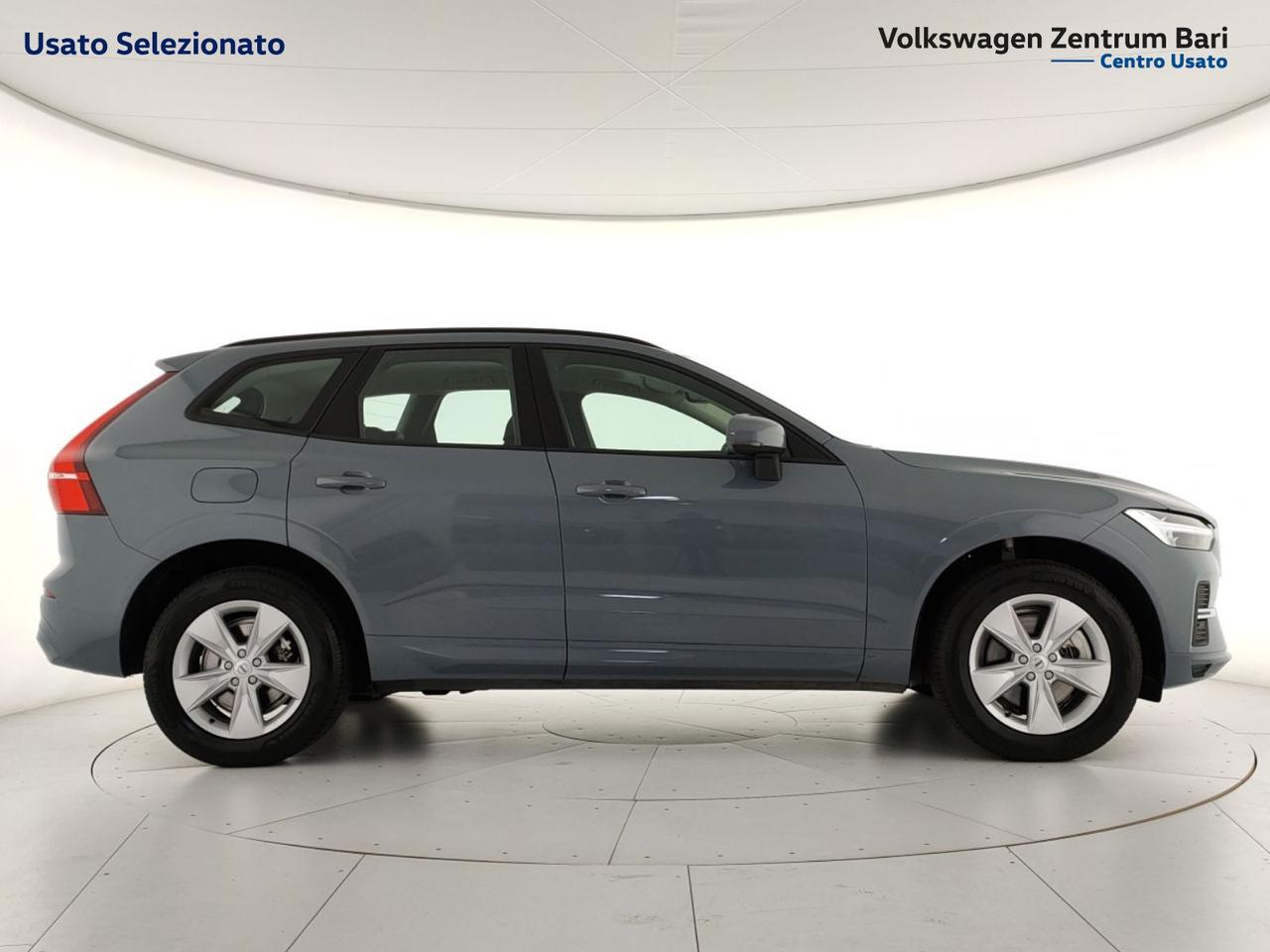 Volvo XC60 2.0 b4 momentum pro awd auto