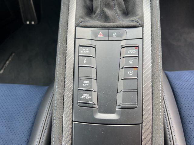 PORSCHE 718 718 Cayman 4.0 GT4 RS