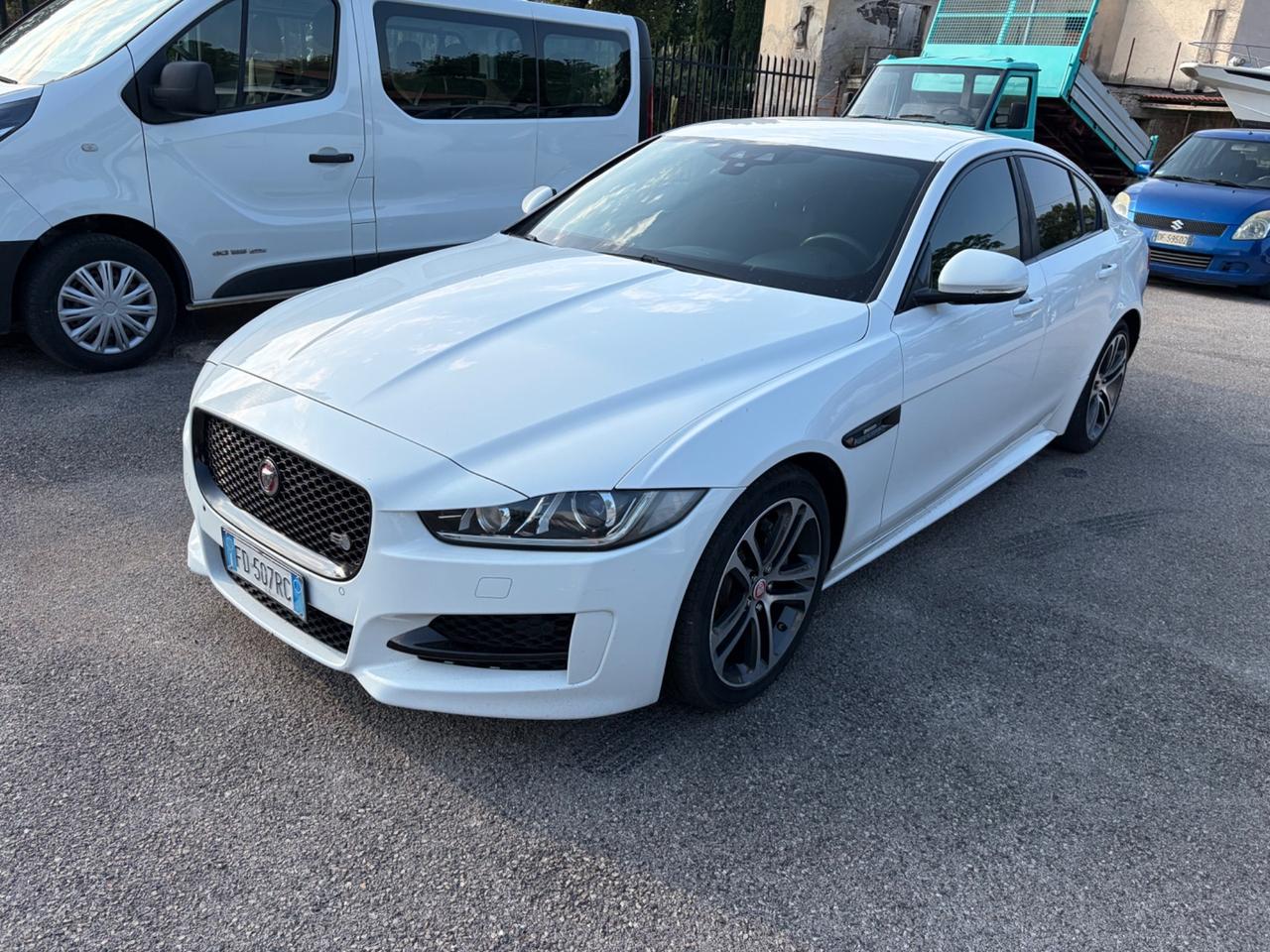 Jaguar XE 2.0 180CV R-Sport garanzia 12 mesi