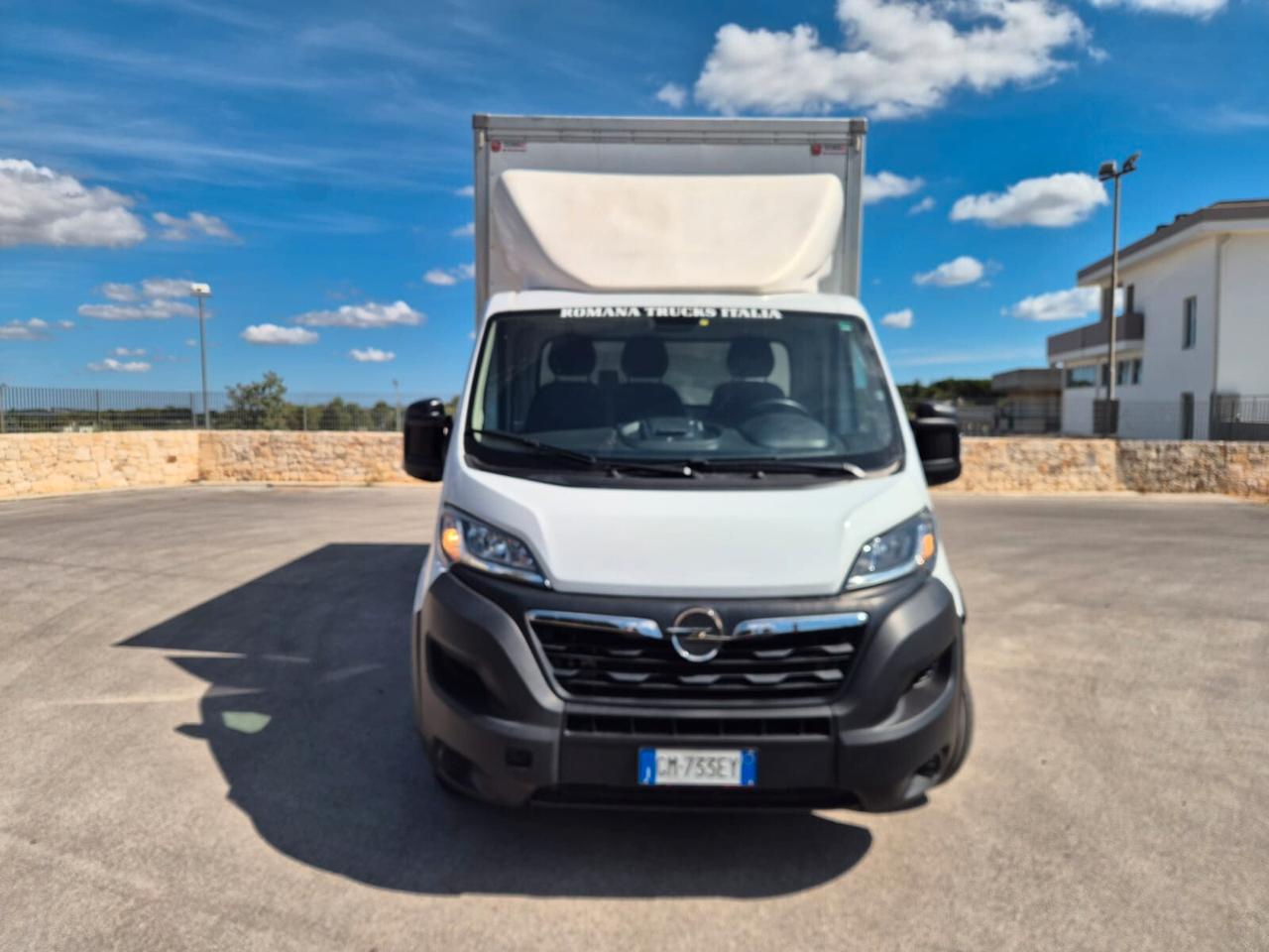 Opel Movano con sponda idraulica