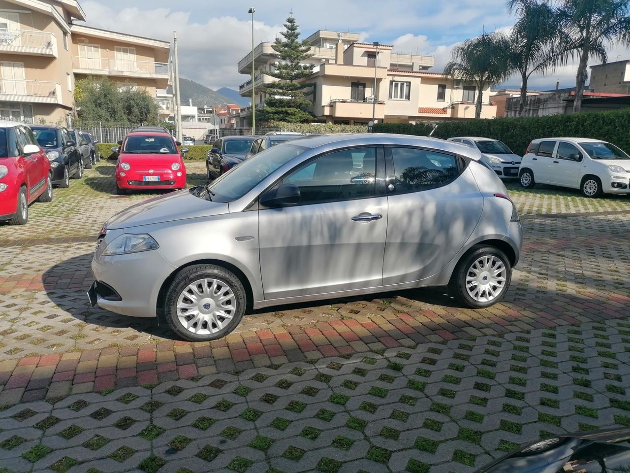 Lancia Ypsilon 1.2 69 CV 5 porte GPL Ecochic Gold