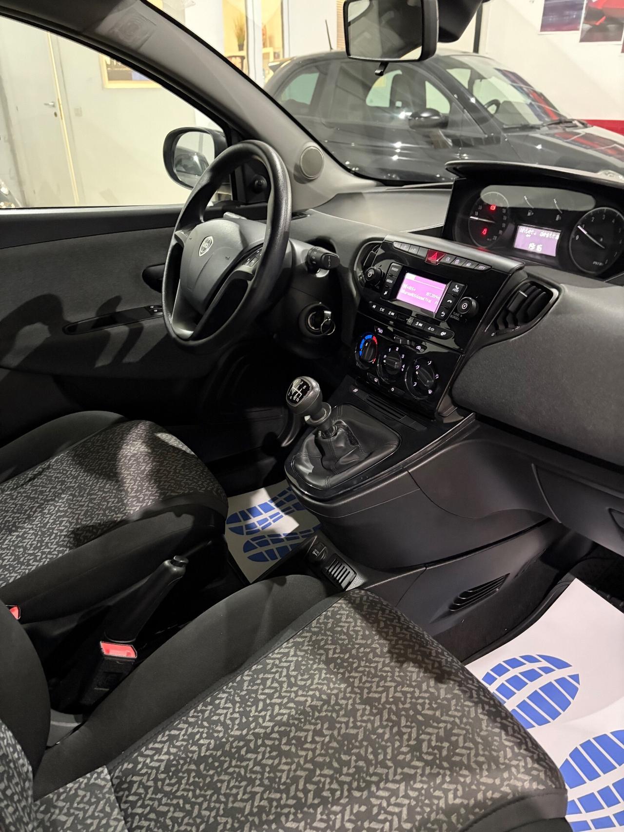 Lancia Ypsilon 1.0 Firefly hybrid