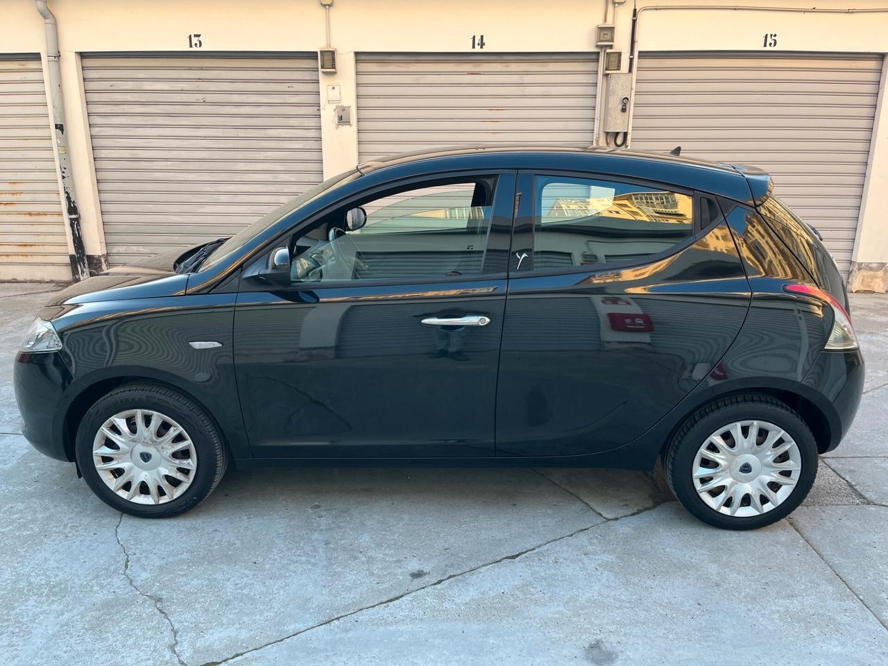 Lancia Ypsilon 1.2 69 CV 5 porte S&S Platinum