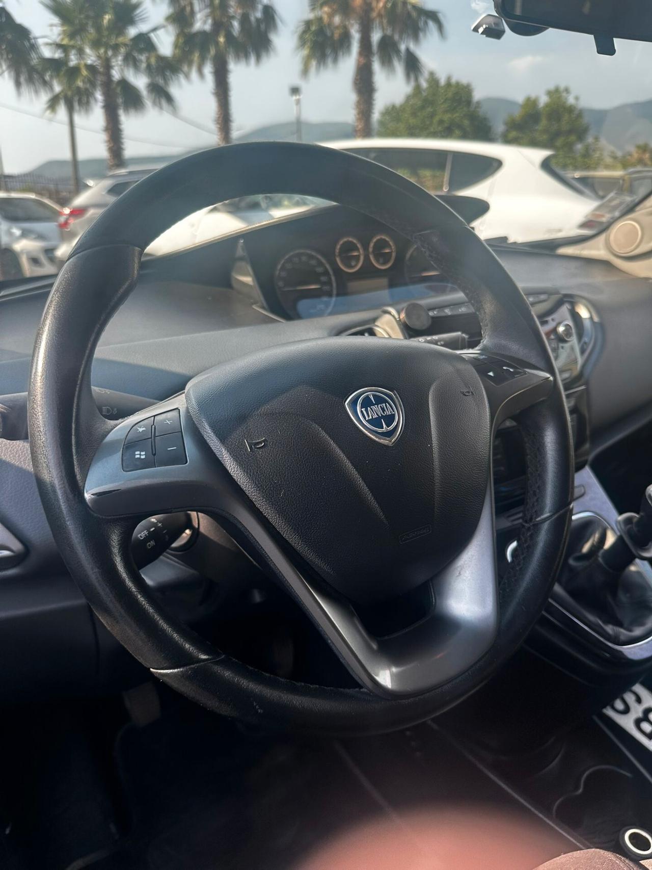 Lancia Ypsilon 1.2 69 CV 5 porte S&S Gold