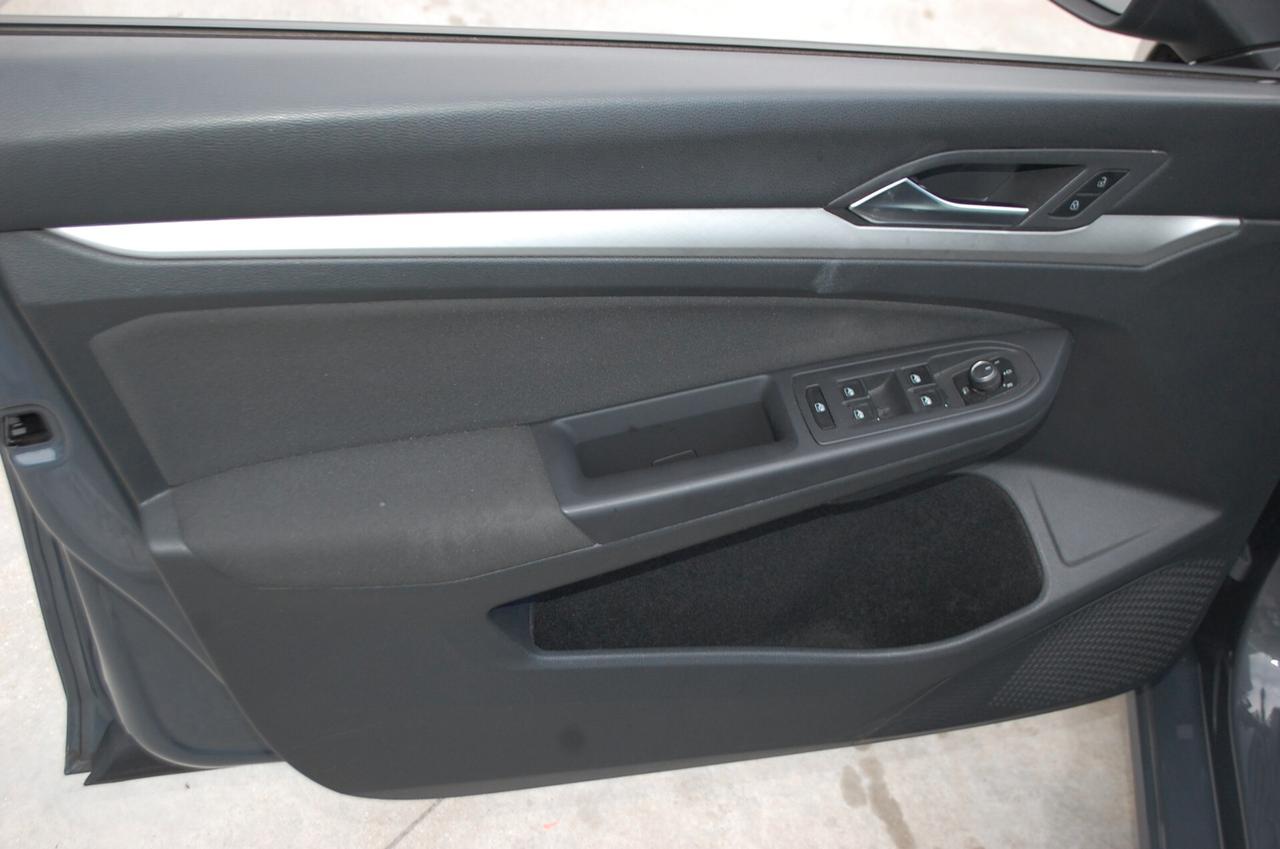 Volkswagen Golf 1.0 etsi evo Life 110CV dsg Uff Italy Led Lega App