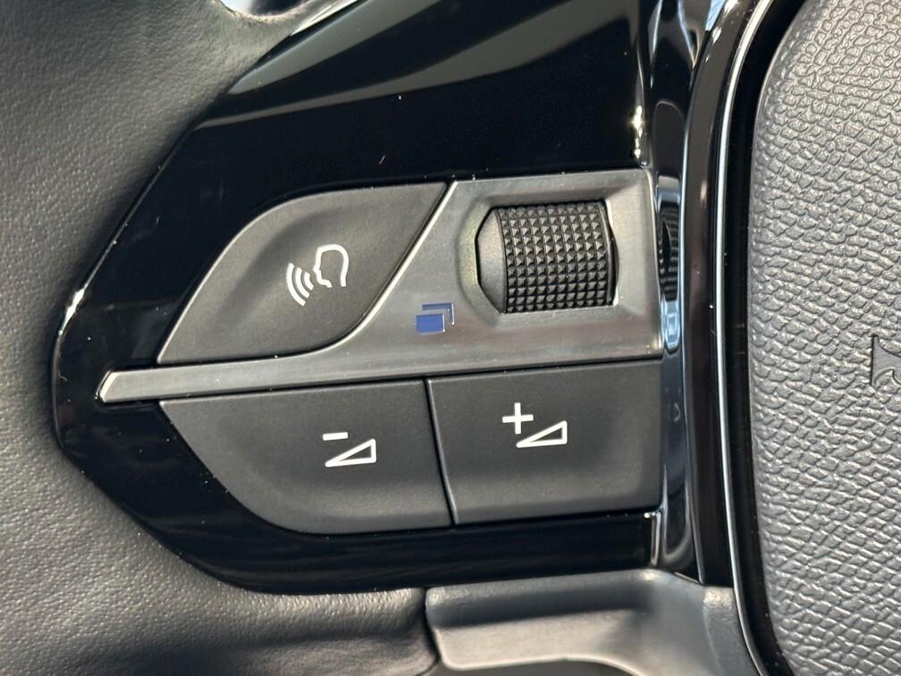 Peugeot 2008 1.2 hybrid Allure 110cv e-dcs6 App conn Cam 17" Neopat