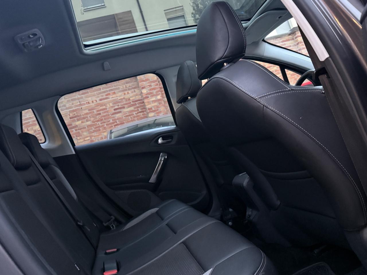 Peugeot 2008 1.6 e-HDi 115 CV Stop&Start Féline