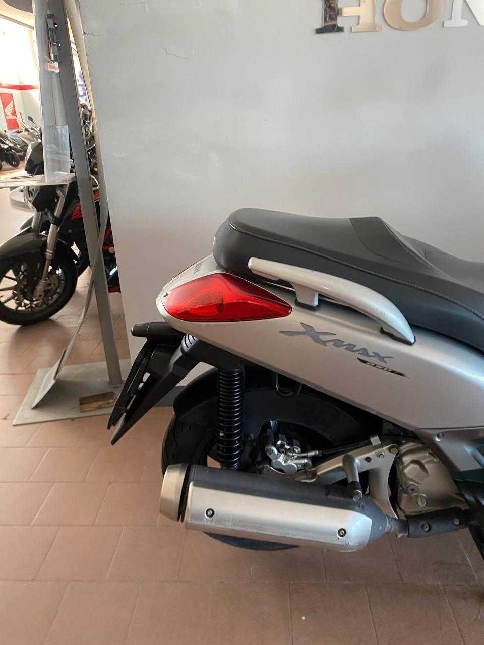 Yamaha X-Max 250