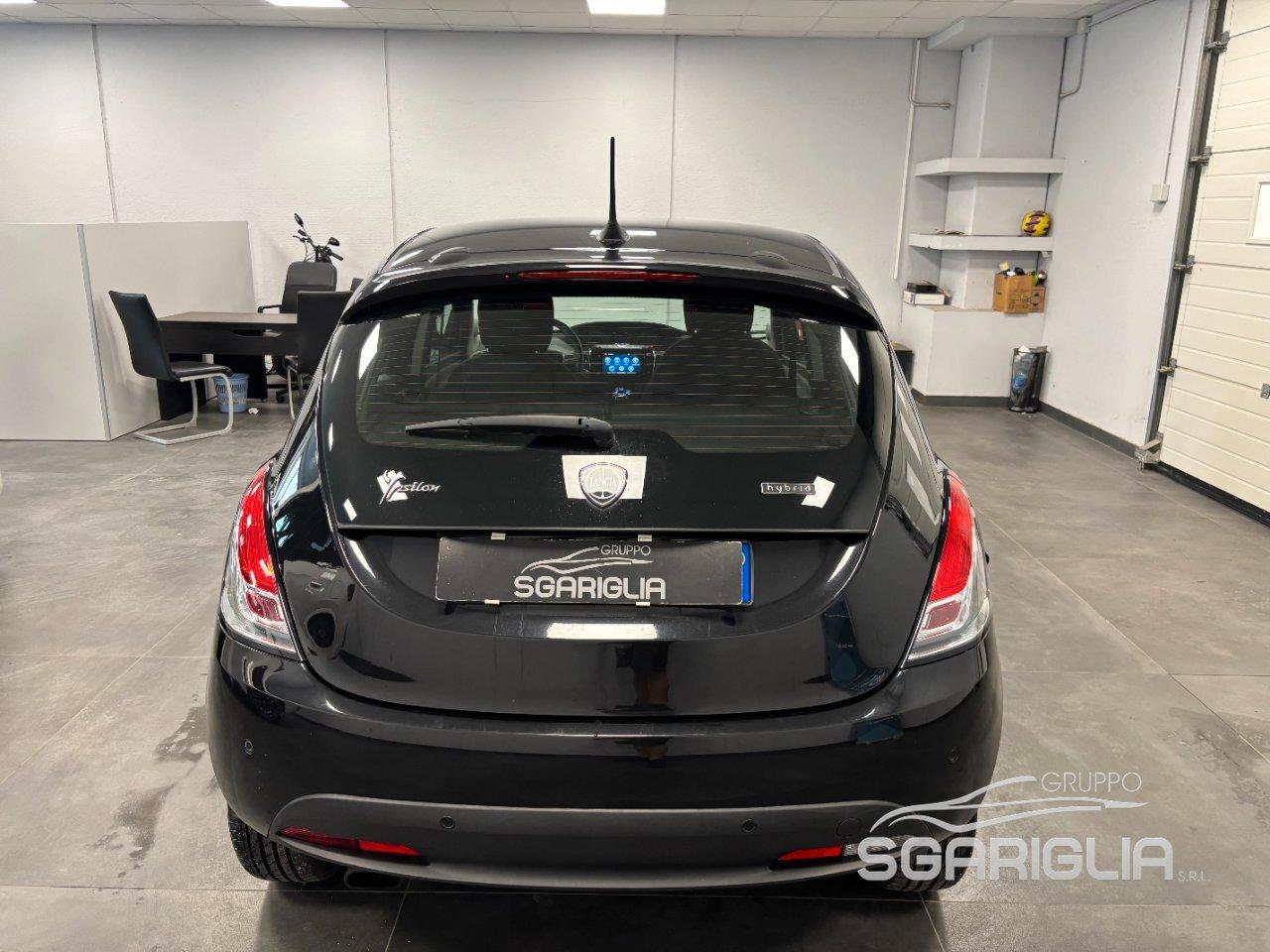 Lancia Ypsilon 1.0 Benzina Hybrid Ecochic Gold 5 Porte