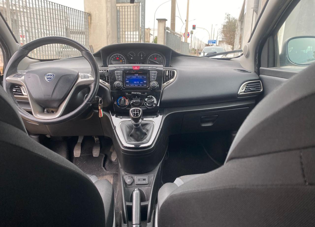 Lancia Ypsilon 1.2 69 CV 5 porte Platinum