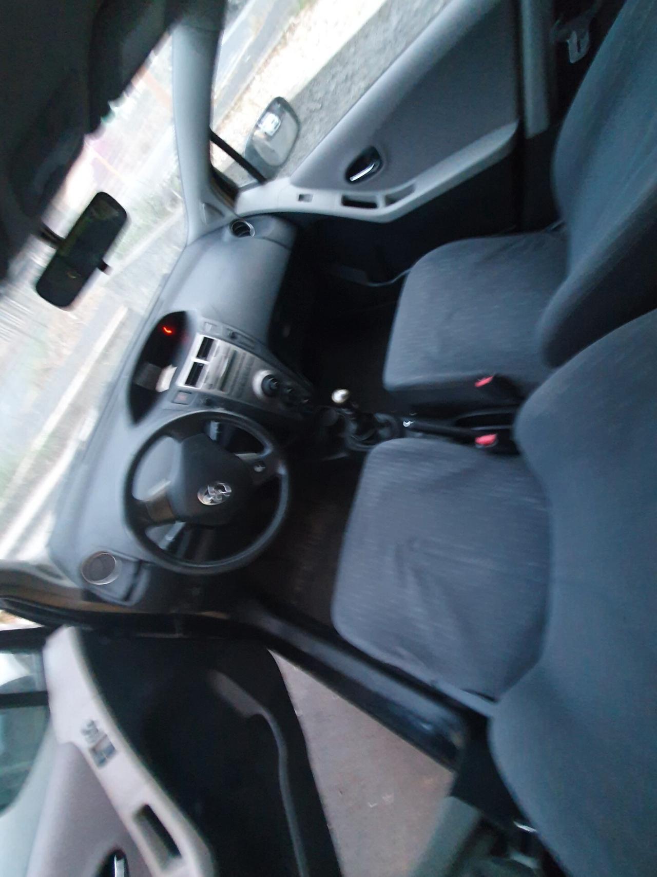 Toyota Yaris 1.4 D-4D DPF DIESEL 5 porte ANNO 2010