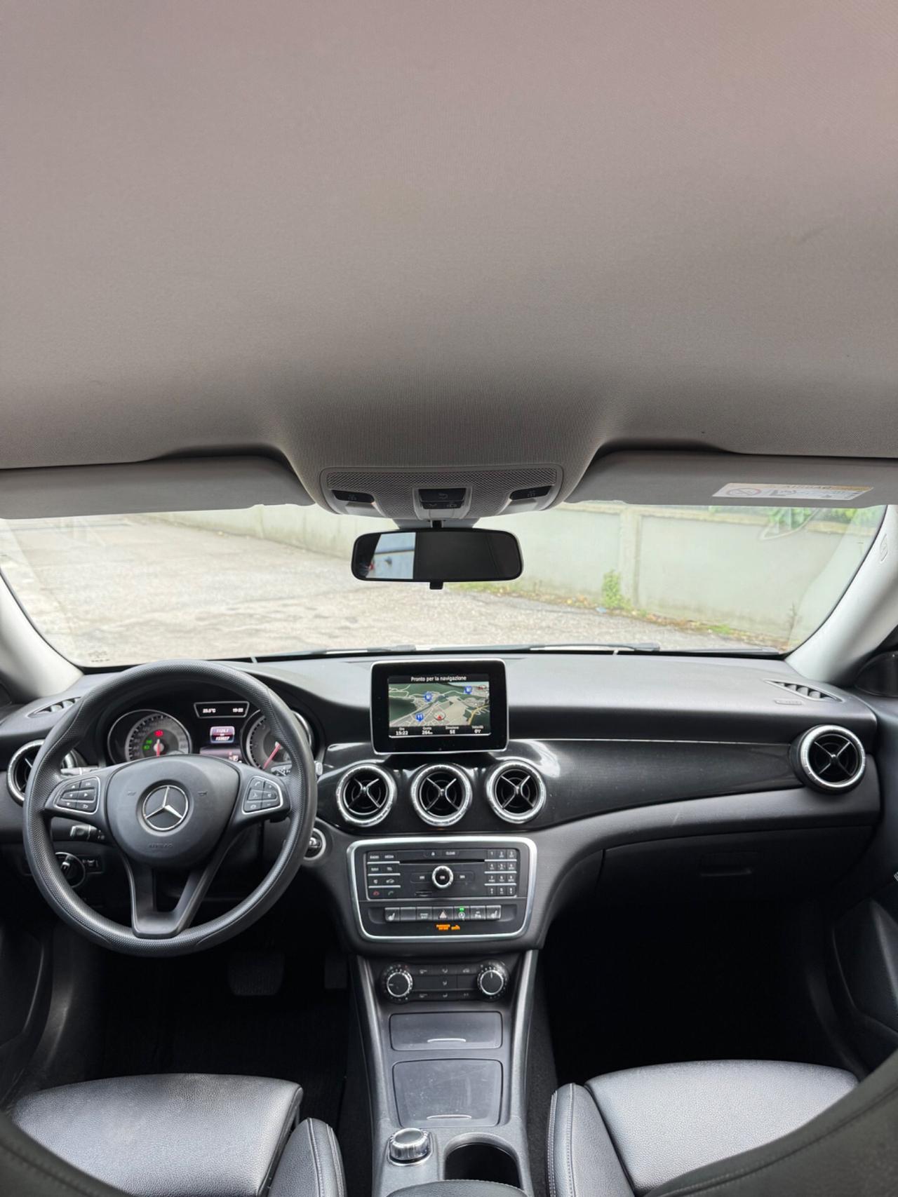 Mercedes-benz CLA 200 d Premium