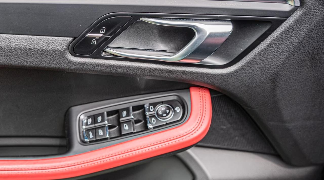 Porsche Macan 2.0T- 21 "-PASM-MATRIX-PELLE