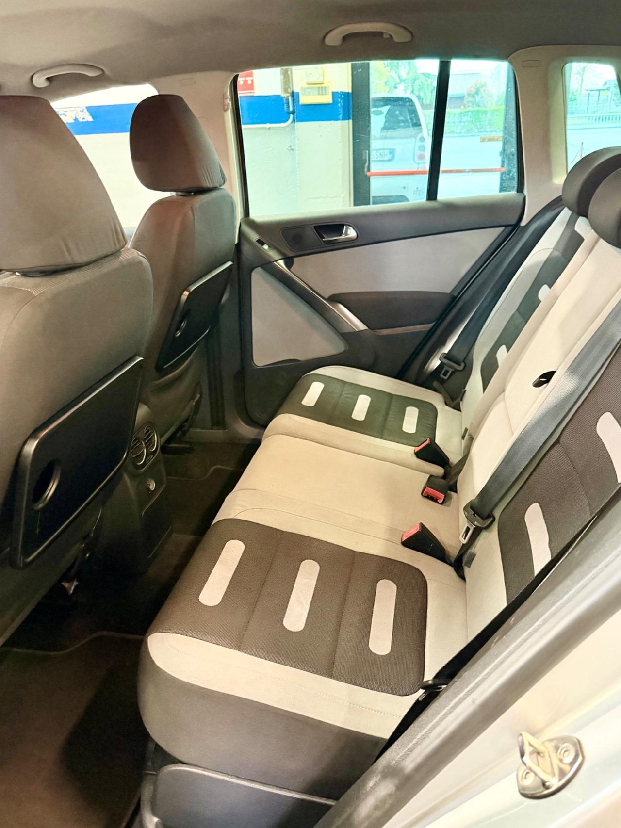 Volkswagen Tiguan 2.0 16V TDI DPF tiptronic Sport & Style (18°)